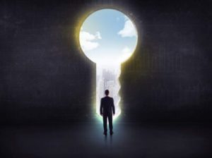 Conceptbeeld: sleutelgat met licht en een belegger die naar buiten kijkt — symbool voor momentum als sleutel