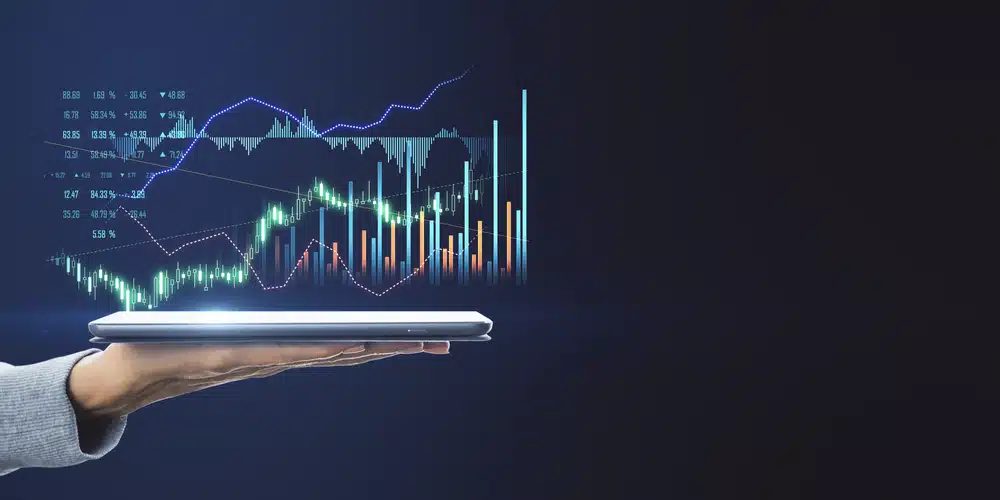 Grafieken en marktanalyses op een tablet als visuele uitleg voor beginnende beleggers
